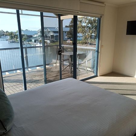 Captains Cove Resort - Waterfront Apartments Paynesville Exterior foto