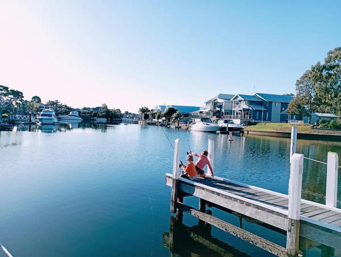 Captains Cove Resort - Waterfront Apartments Paynesville Exterior foto