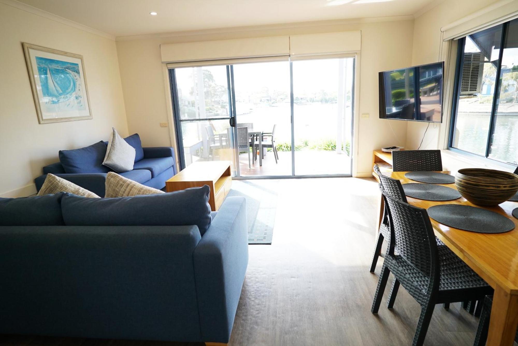 Captains Cove Resort - Waterfront Apartments Paynesville Exterior foto